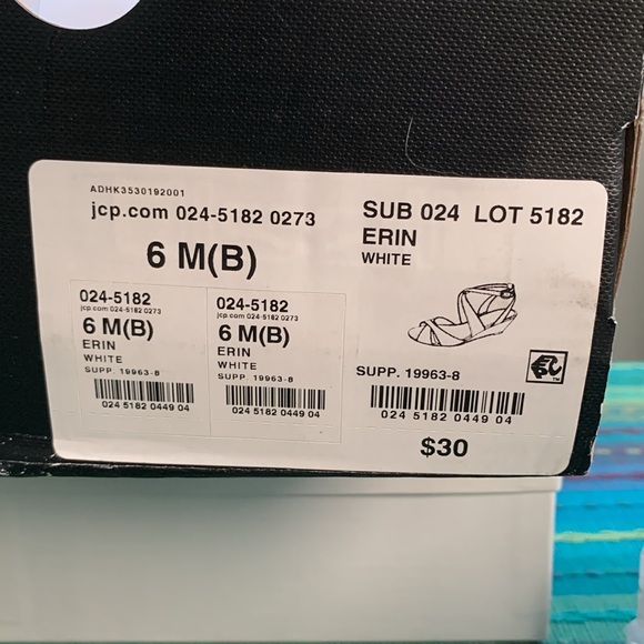 New in box White patent Liz Claiborne size 6M - Picture 10 of 10